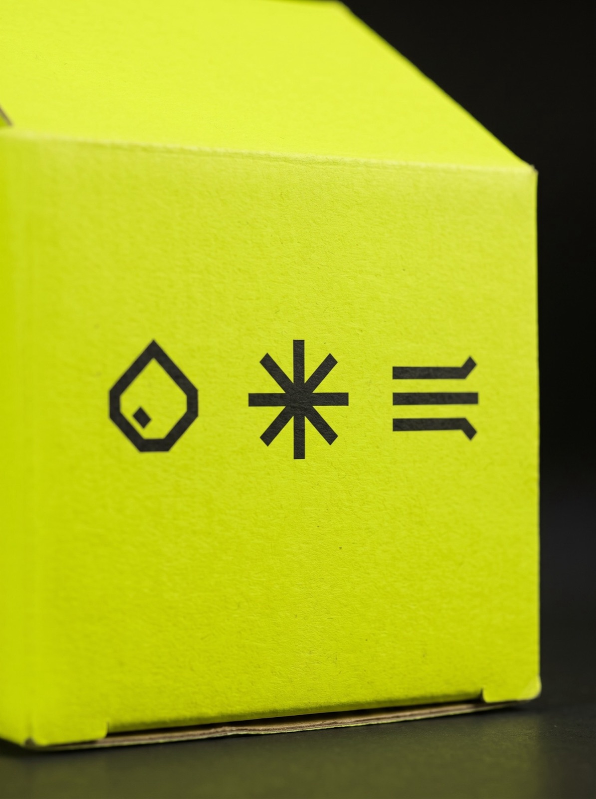 Three property icons printed on the side of a lime box